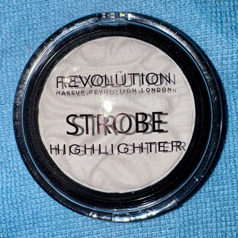 Makeup Revolution Ever Glow Lights Strobe Highlighter